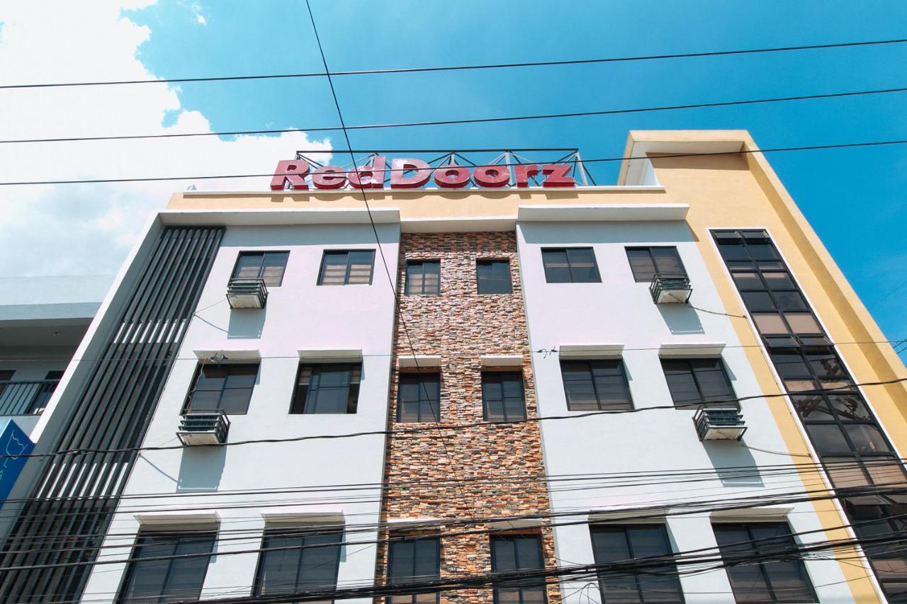 فندق ريد دورز نير إس إم بيكوتان Paranaque City المظهر الخارجي الصورة